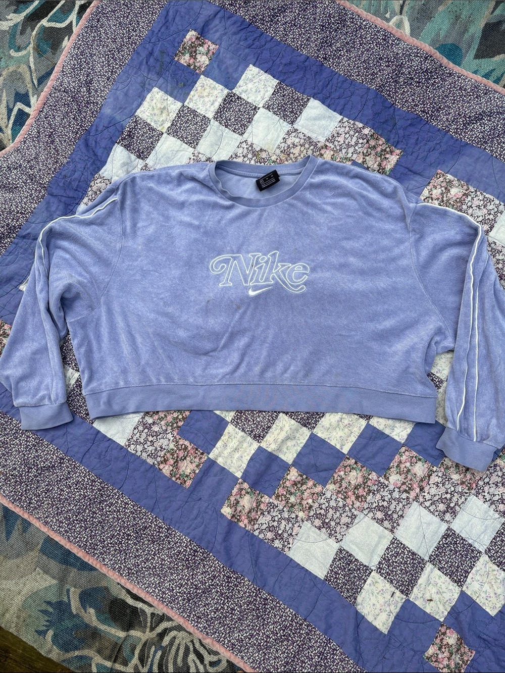 Nike velvet Lavender Vintage-Style Cropped Sweatshirt with White Logo-xl